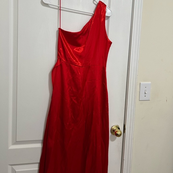 Lulus Elegant Red One Shoulder satin maxi Dress size M - Picture 8 of 11